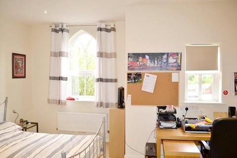 3 bedroom end of terrace house to rent, Hadfield Close, Victoria Park, M14