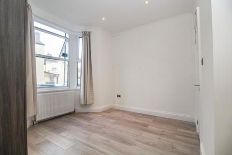 1 bedroom in a house share to rent - Room 2, Middle Road, Plaistow E13