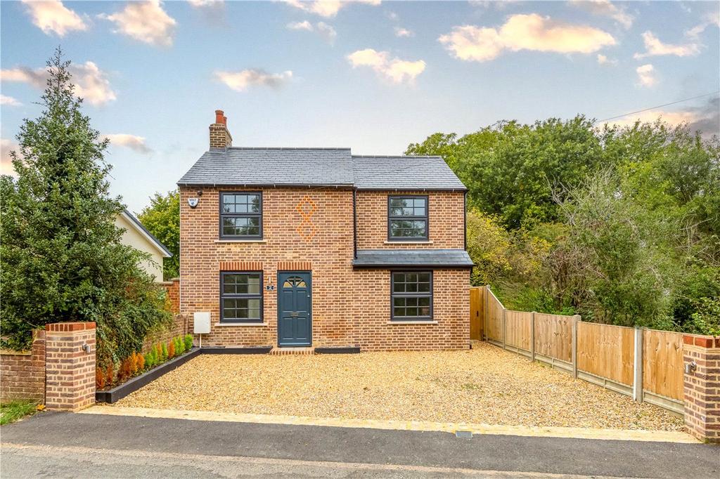 Kensworth Road, Studham, Dunstable, Bedfordshire 4 bed detached house