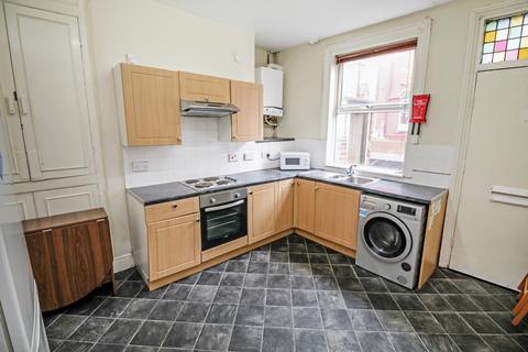 3 bedroom terraced house to rent, BILLS INCLUDED - Beamsley Mount, Hyde Park, Leeds, LS6