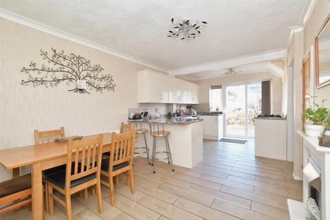 3 bedroom semi-detached house for sale - Exton Road, Chichester, West Sussex
