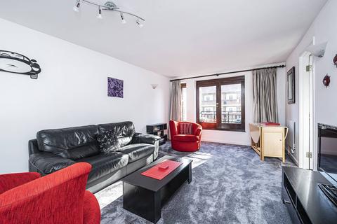 2 bedroom flat to rent - Discovery Walk, Wapping, London, E1W