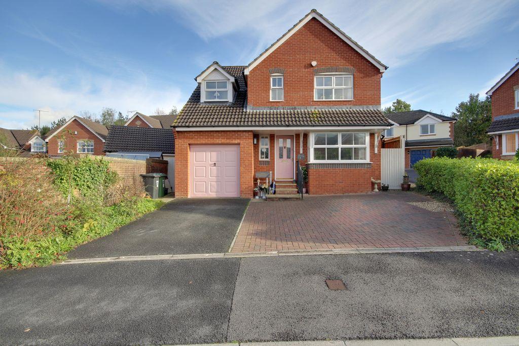 fallow-fields-barnstaple-ex32-9pg-4-bed-detached-house-425-000