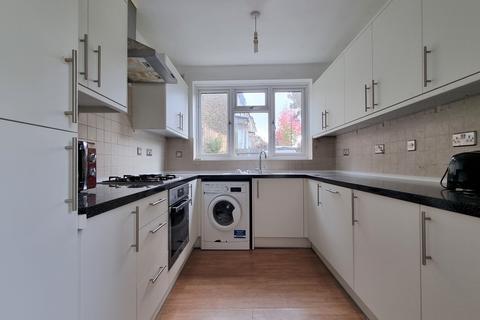 4 bedroom semi-detached house to rent, Grove Vale, London, SE22