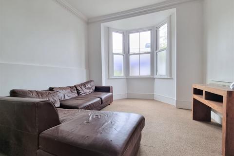 4 bedroom semi-detached house to rent, Grove Vale, London, SE22