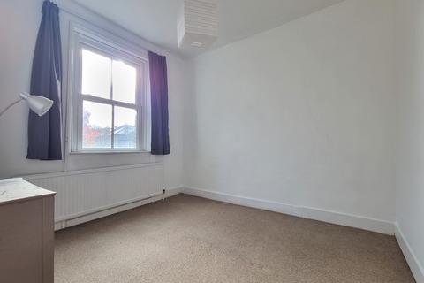 4 bedroom semi-detached house to rent, Grove Vale, London, SE22