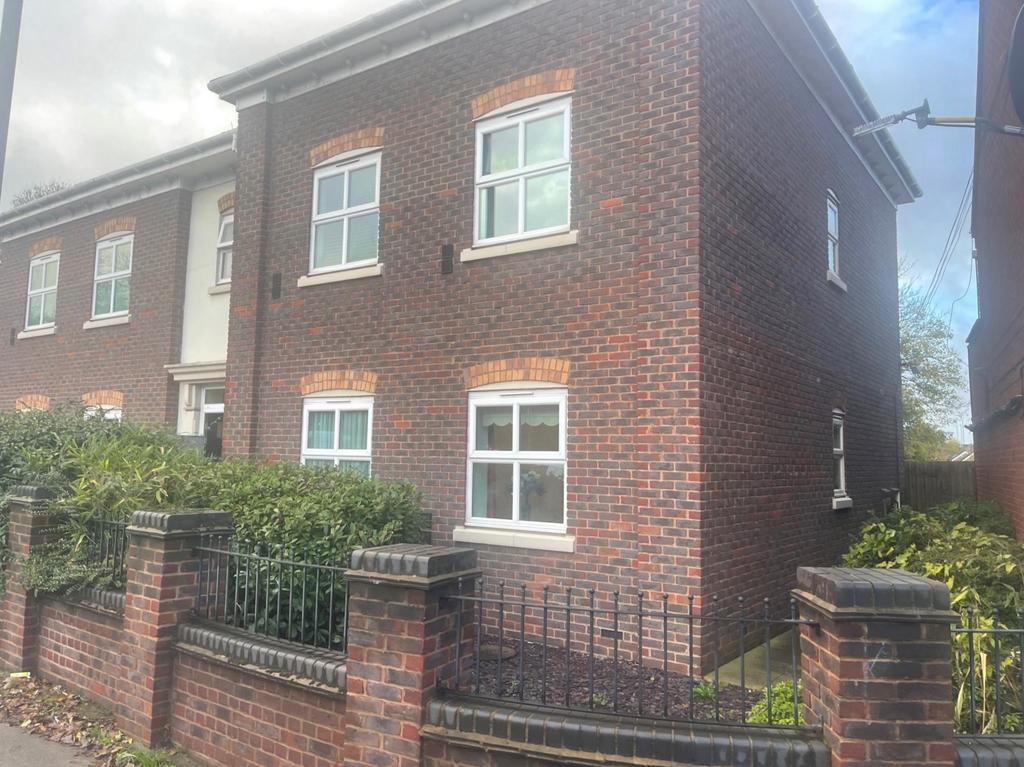 High Street, Wordsley, DY8 2 bed apartment £725 pcm (£167 pw)