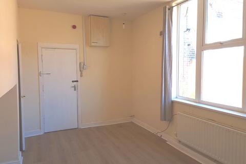 1 bedroom flat to rent, Gray Road, Hendon, Sunderland, SR2