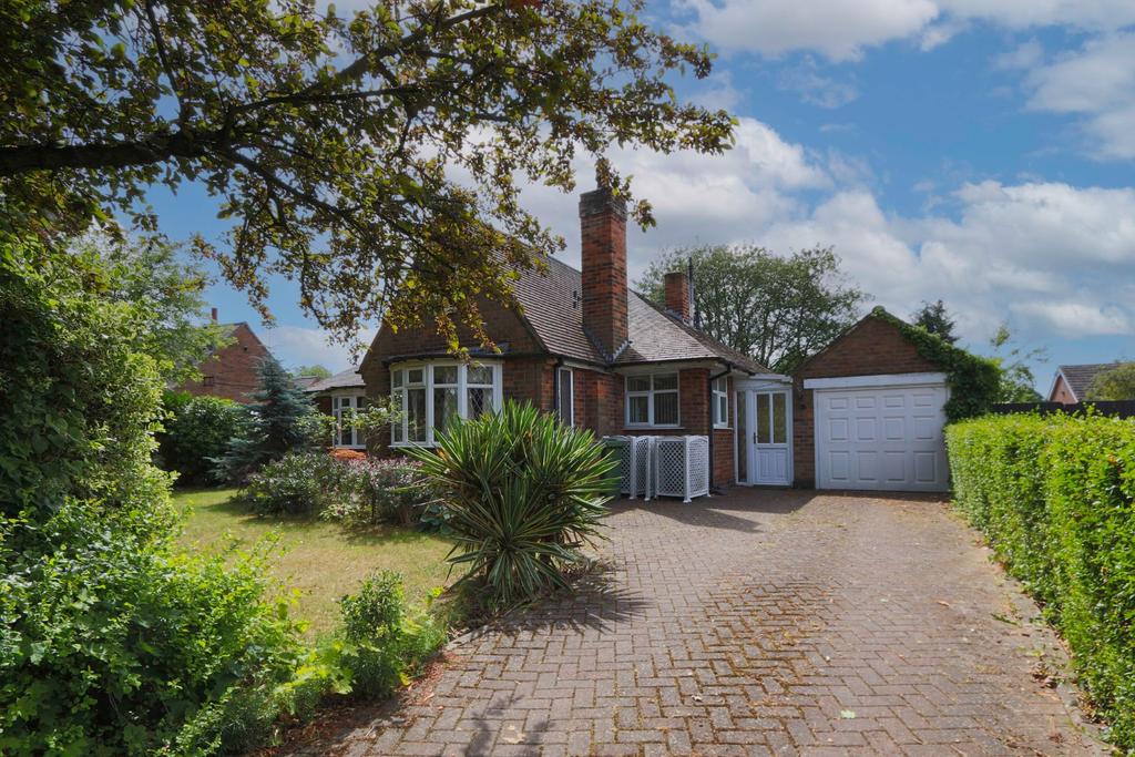 St. Margarets Avenue, Cottingham, HU16 5NB 2 bed detached bungalow £