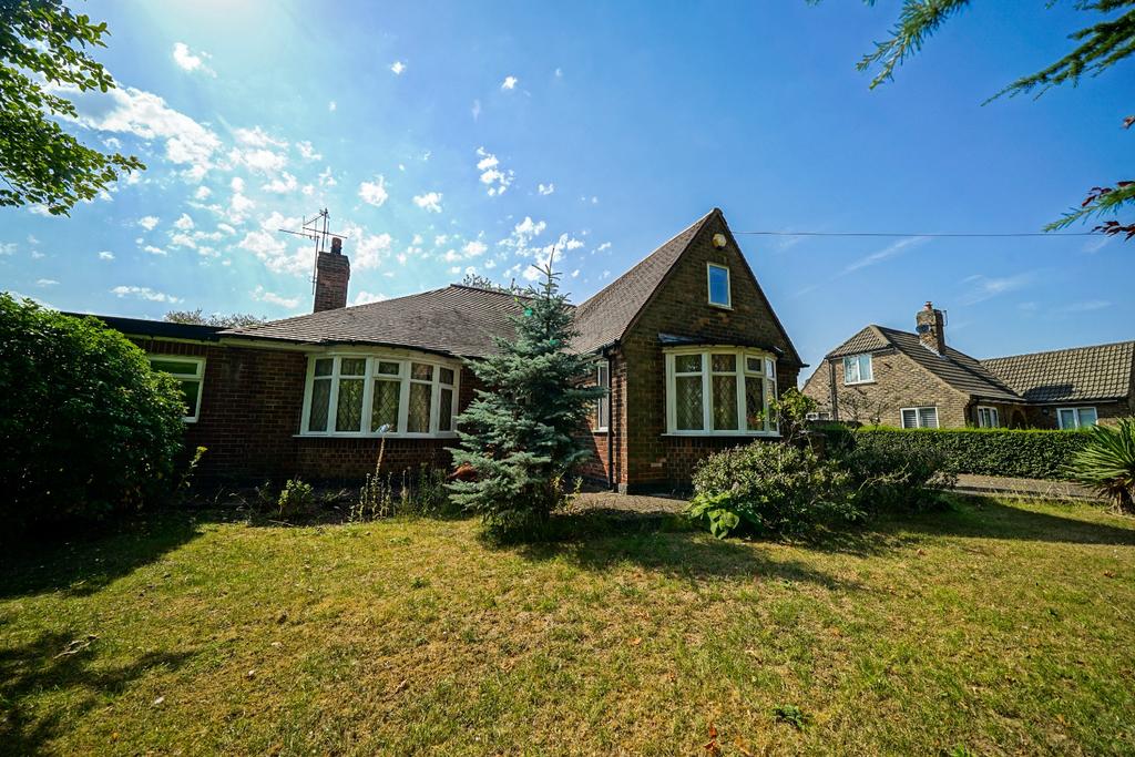 St. Margarets Avenue, Cottingham, HU16 5NB 2 bed detached bungalow £