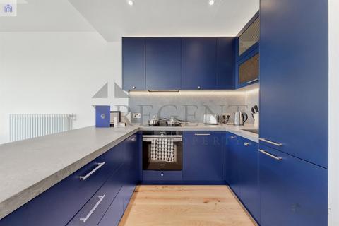 3 bedroom apartment to rent, Douglass Tower, Goodluck Hope Walk, E14