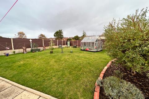2 bedroom semi-detached bungalow for sale - Russell Avenue, Southport, Merseyside, PR9
