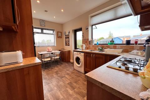 2 bedroom semi-detached bungalow for sale - Russell Avenue, Southport, Merseyside, PR9