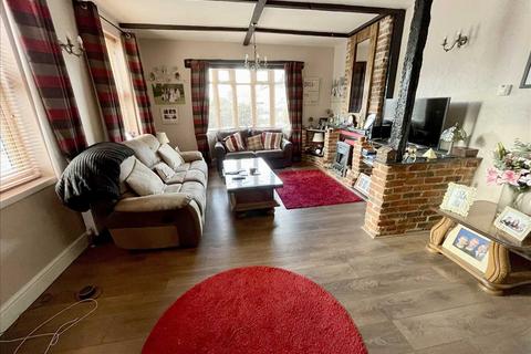 2 bedroom terraced house for sale - Park Road, Bushey, WD23.