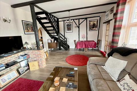 2 bedroom terraced house for sale - Park Road, Bushey, WD23.