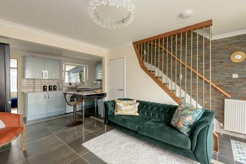 108 Peacocktail Close, Edinburgh, EH15 3QT