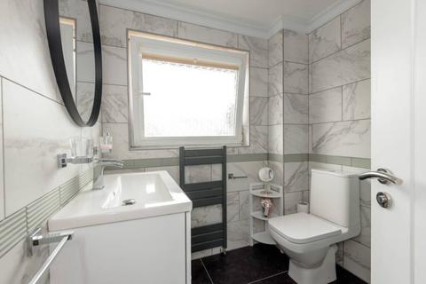 108 Peacocktail Close, Edinburgh, EH15 3QT
