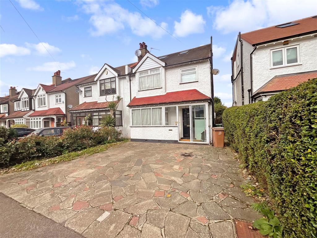 Osmond Gardens, Wallington, Surrey 5 bed semidetached house £675,000
