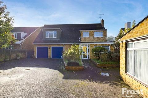 4 bedroom detached house for sale - Hythe End Road, Wraysbury, Berkshire, TW19