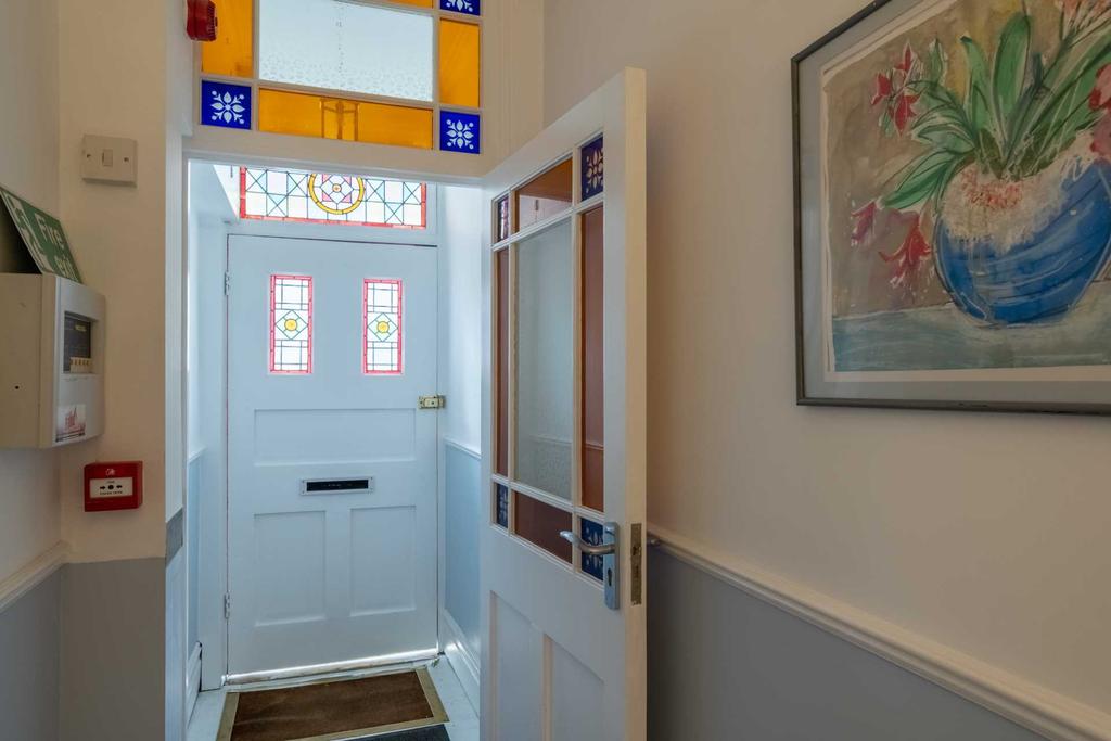 Crescent Gardens, Bath 6 bed terraced house £4,500 pcm (£1,038 pw)