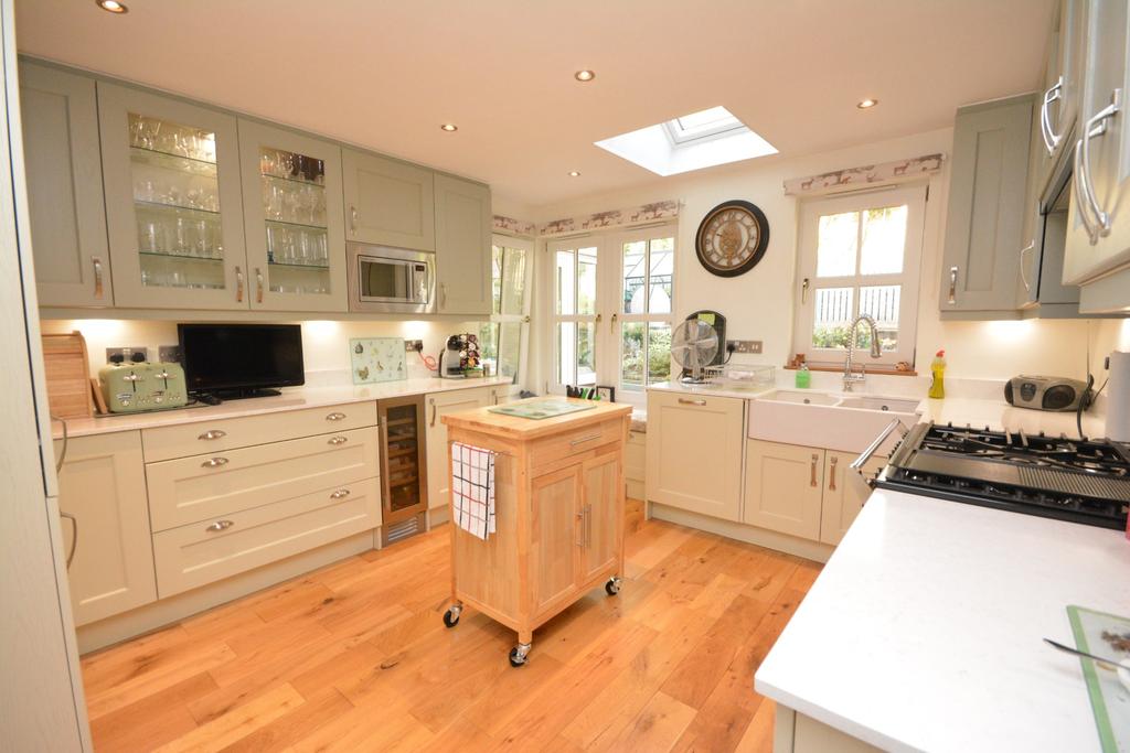 Macintosh Place, Falkirk... 4 bed detached house £328,000