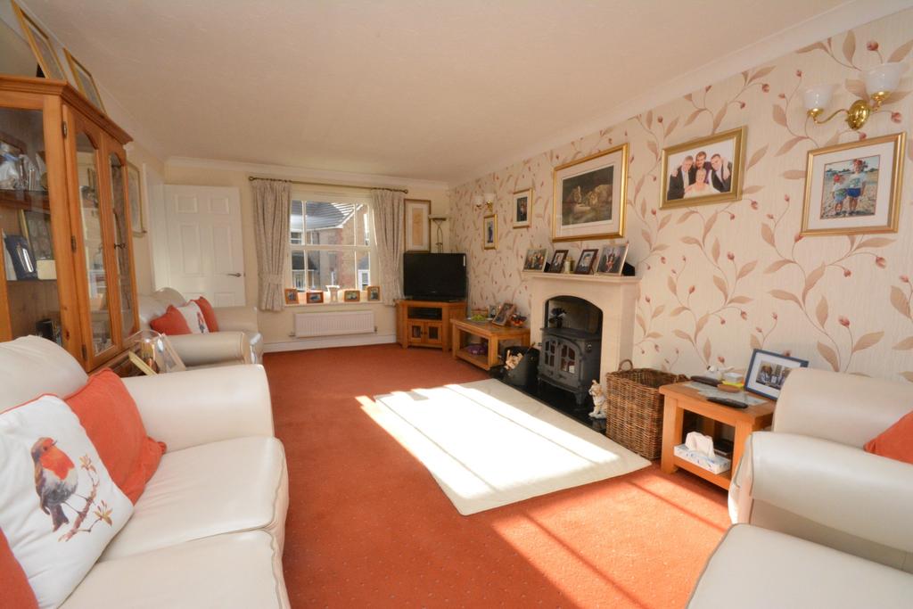 Macintosh Place, Falkirk... 4 bed detached house £328,000