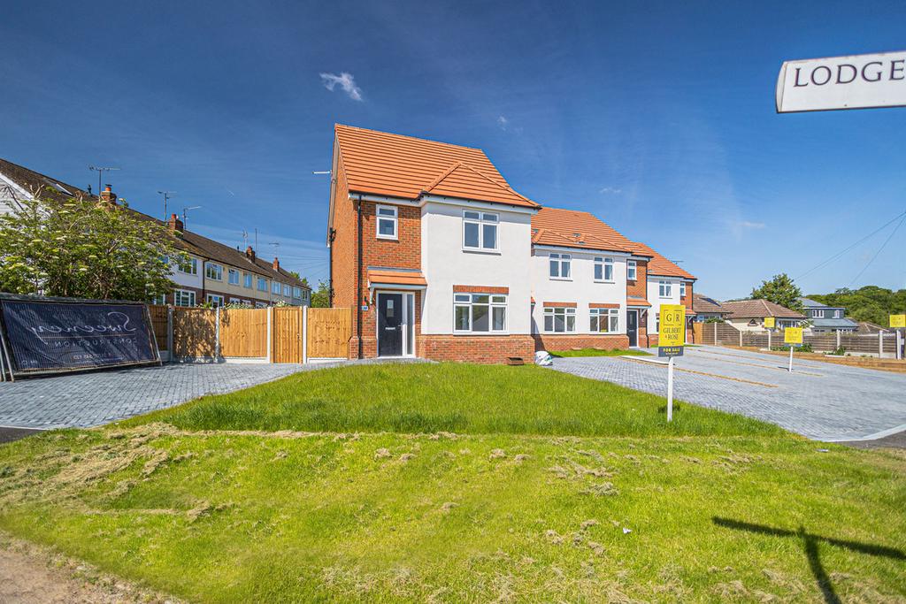 Bellhouse Crescent, Leighonsea, SS9 3 bed detached house for sale £475,000