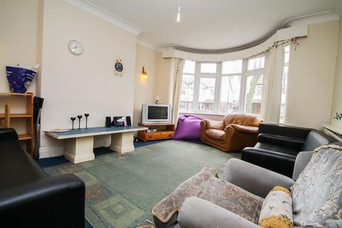 5 bedroom semi-detached house to rent, BILLS INCLUDED - The Turnways, Headingley, Leeds,LS6