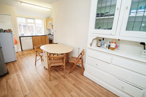 5 bedroom semi-detached house to rent, BILLS INCLUDED - The Turnways, Headingley, Leeds,LS6