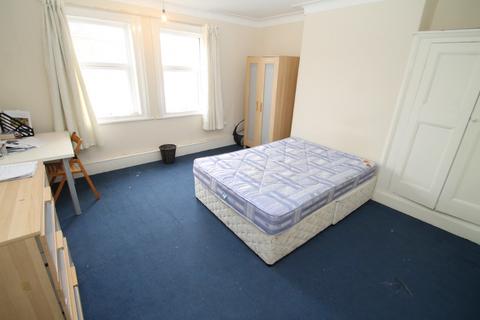 6 bedroom end of terrace house to rent, BILLS INCLUDED - St Michaels Lane, Headingley, Leeds, LS6