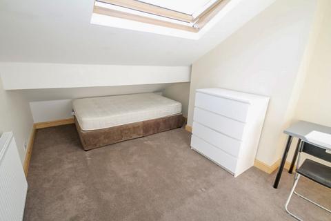 5 bedroom terraced house to rent, BILLS INCLUDED - Brudenell Mount, Hyde Park, Leeds,LS6