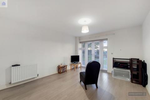 3 bedroom flat for sale - Chelmsford Road, London, N14
