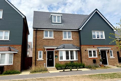 4 bedroom semi-detached house for sale - Longacres Way, Chichester, PO20