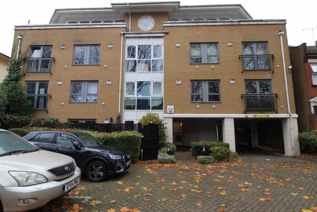 Hanwell, W7 2 bed flat to rent £1,750 pcm (£404 pw)