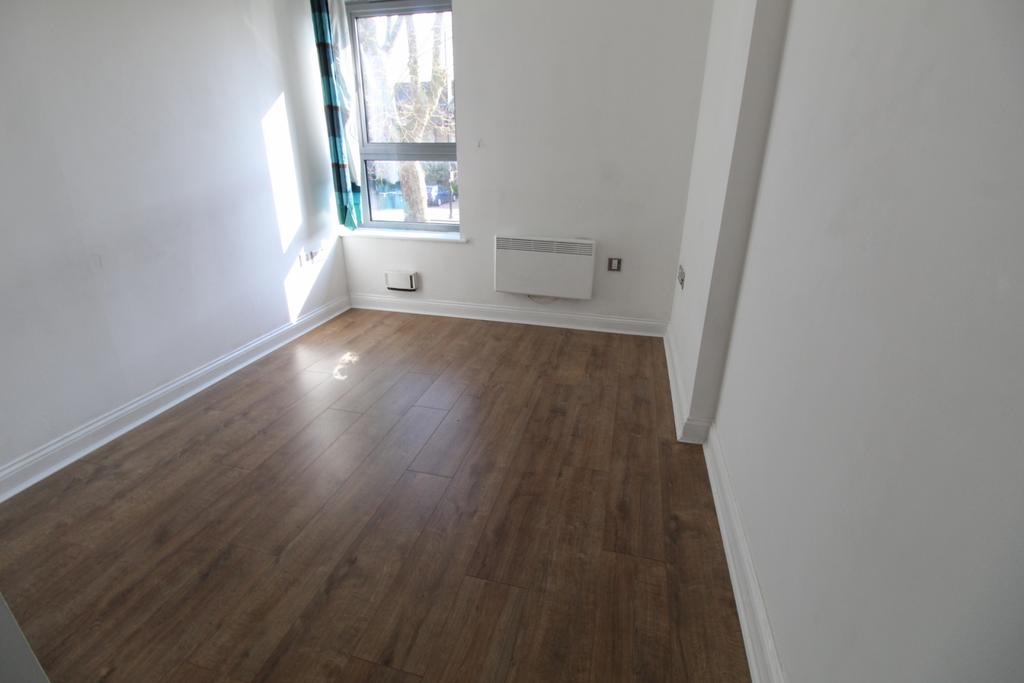 Newly Renovated Two Bedroom Flat to Rent in Ealin