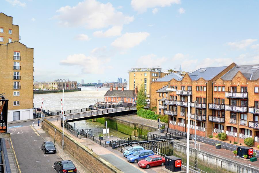 Lockview Court Narrow Street... 3 bed apartment £2,799 pcm (£646 pw)