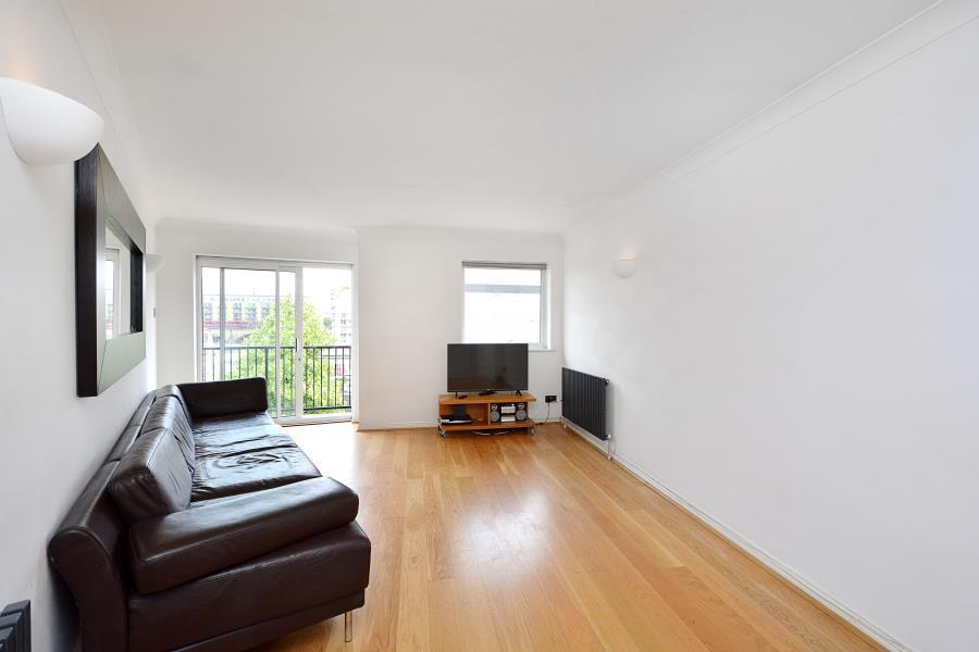 Lockview Court Narrow Street... 3 bed apartment £2,799 pcm (£646 pw)