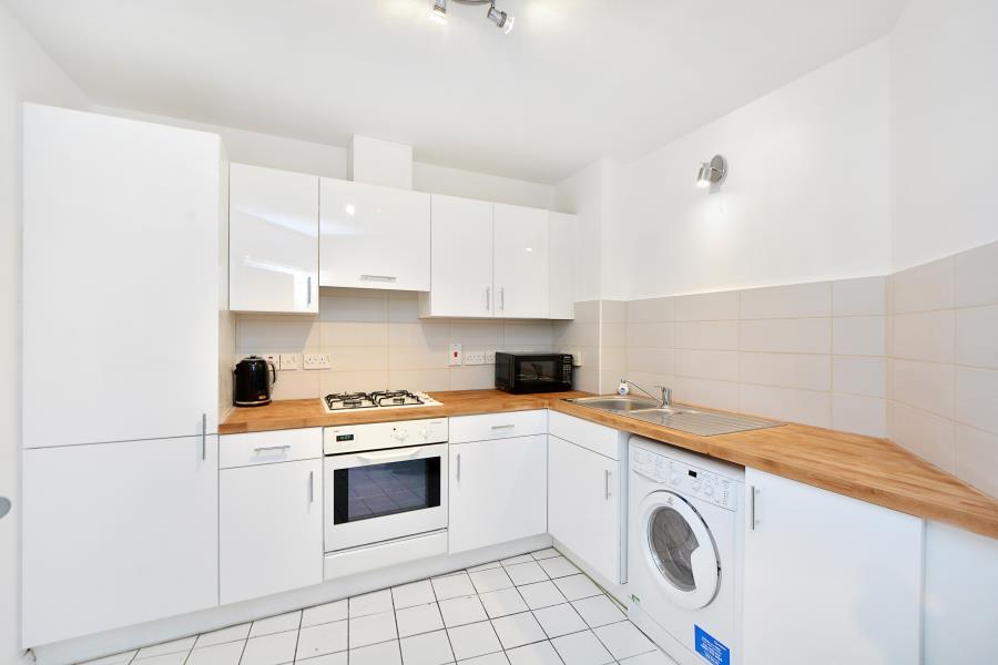 Lockview Court Narrow Street... 3 bed apartment £2,799 pcm (£646 pw)