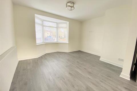 3 bedroom end of terrace house for sale - Queens Drive, Stoneycroft, Old Swan, Liverpool