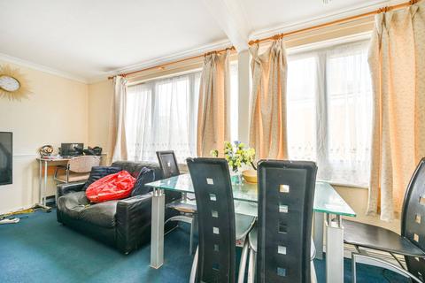 3 bedroom flat for sale - Atwater Close, Tulse Hill, London, SW2