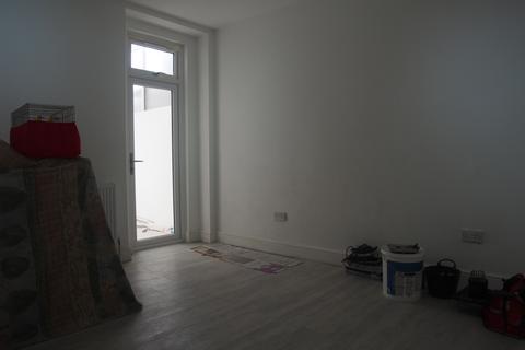 2 bedroom flat to rent - Whittington Road,  N22