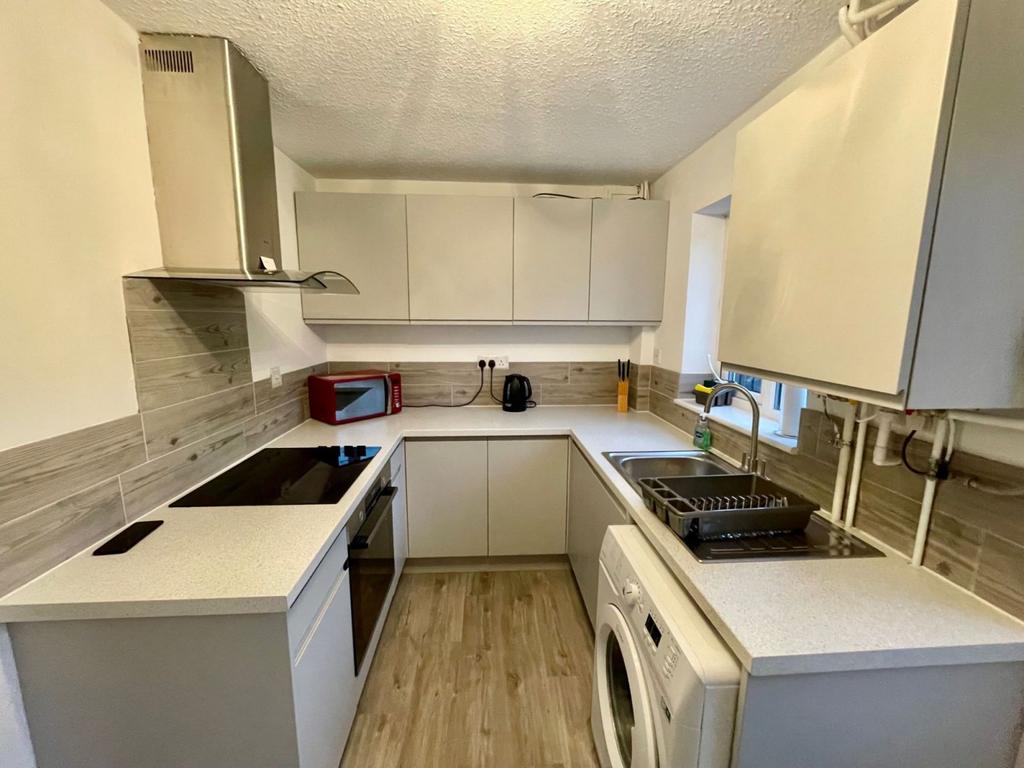 Lincoln Way, Stefen Hill, Daventry NN11 4SU 2 bed terraced house for