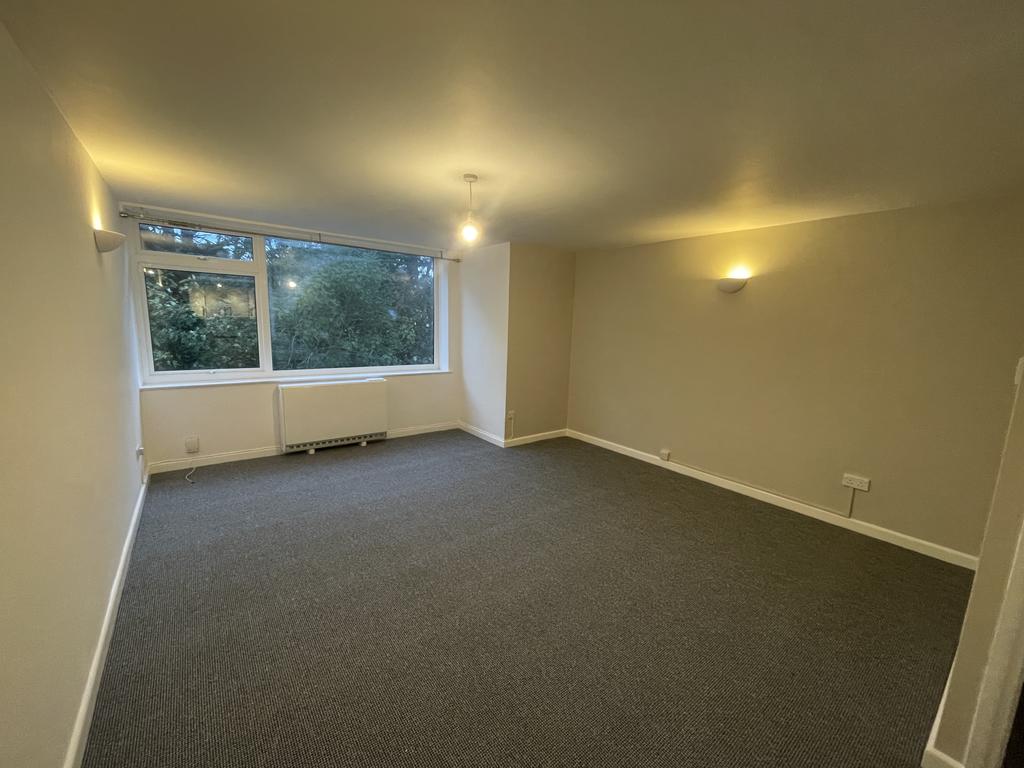 Queensway, Torquay 2 bed apartment £700 pcm (£162 pw)