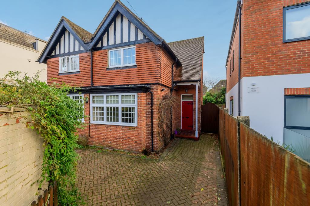 Winkfield Road, Ascot, SL5 2 bed semidetached house £1,750 pcm (£404 pw)