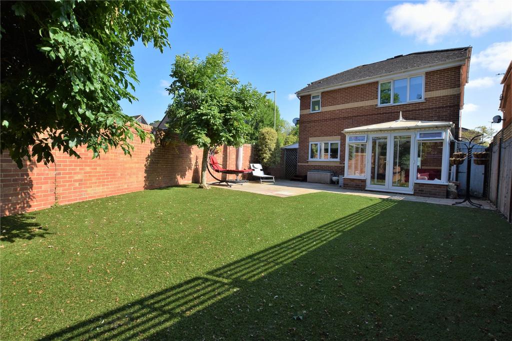 Fleet GU52 3 bed detached house for sale £525,000