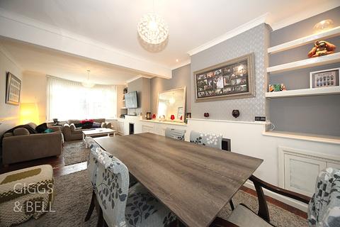 60 Colin Road, Luton, LU2 7RX