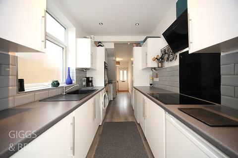 60 Colin Road, Luton, LU2 7RX