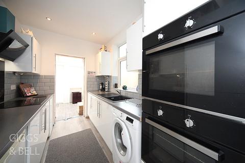 60 Colin Road, Luton, LU2 7RX