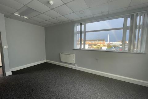Serviced office to rent - Lombard Business Park, London, SW19