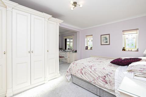 4 bedroom detached house to rent - Brancepeth Gardens, Buckhurst Hill, IG9